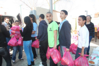 مشاريع خيرية متنوعة قام بها طلاب أجيال الثانوية في يوم الأعمال الطيبة